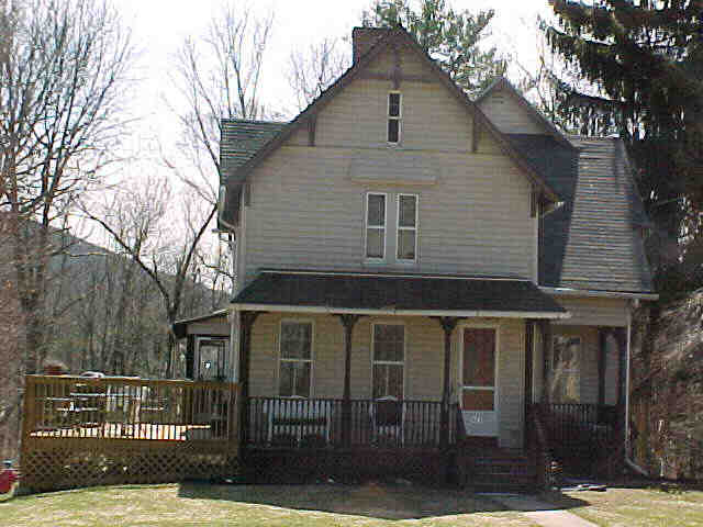 Building photograph for 423 LIME ROCK ROAD